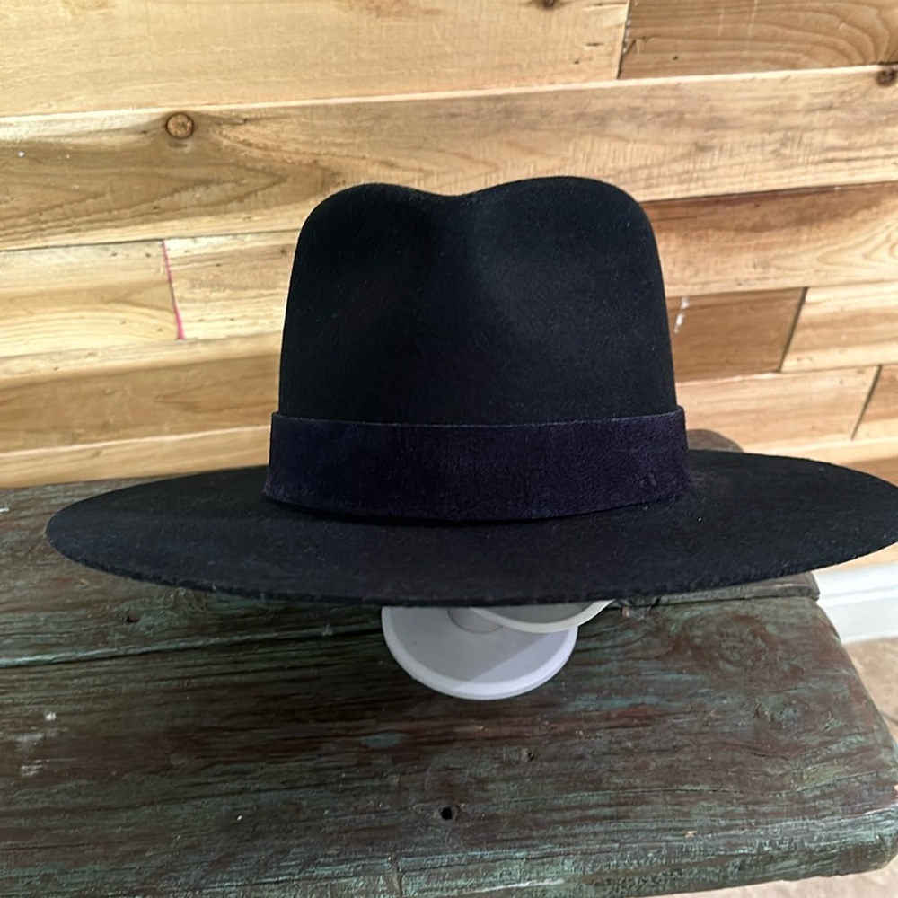 Gigi Pip sz 59 navy hat